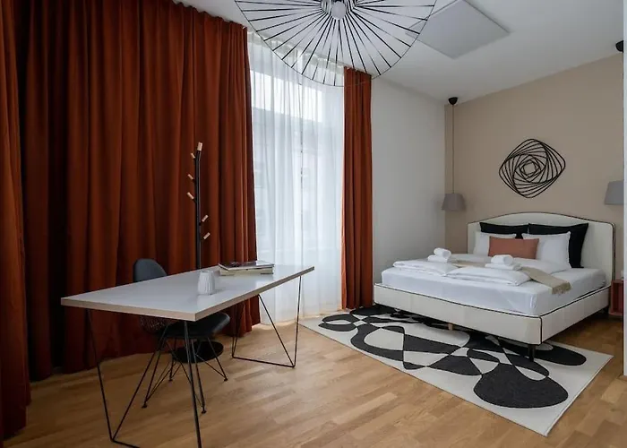 Artful 1br Suite, Nearby By Hm Апартаменти *