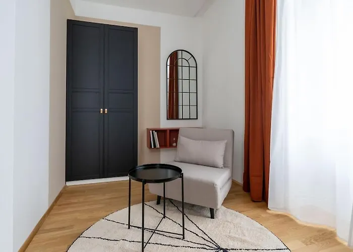 Апартаменти Artful 1br Suite, Nearby By Hm